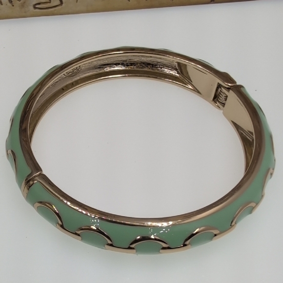 Premier Designs Green and Gold Bracelet Excellent Condition - Picture 6 of 6